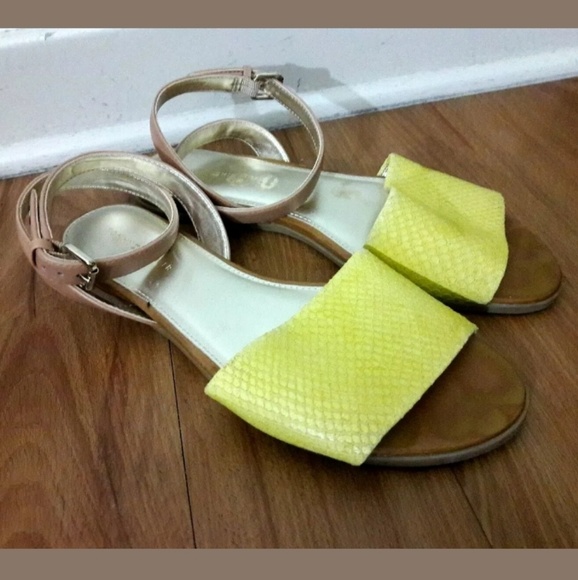 🦋 Tommy Hilfiger Twlaila Yellow Leather Sandals - Picture 4 of 8